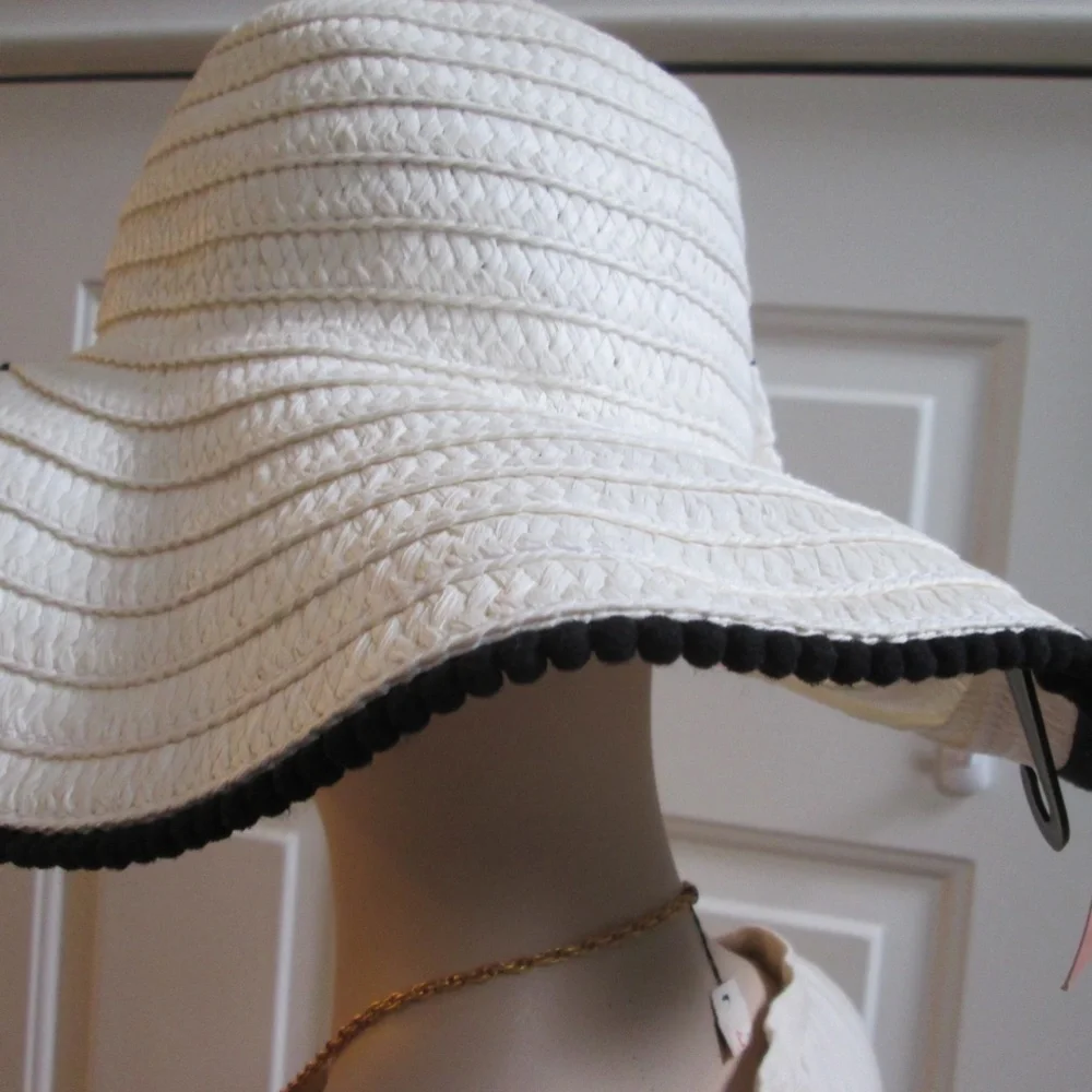 new BETSY JOHNSON white straw hat w/ ribbon - Picture 8 of 13